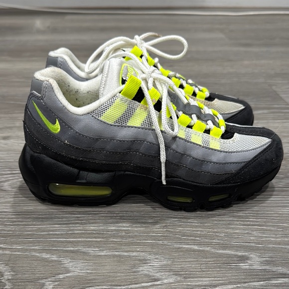 Nike Air Max - Picture 2 of 4